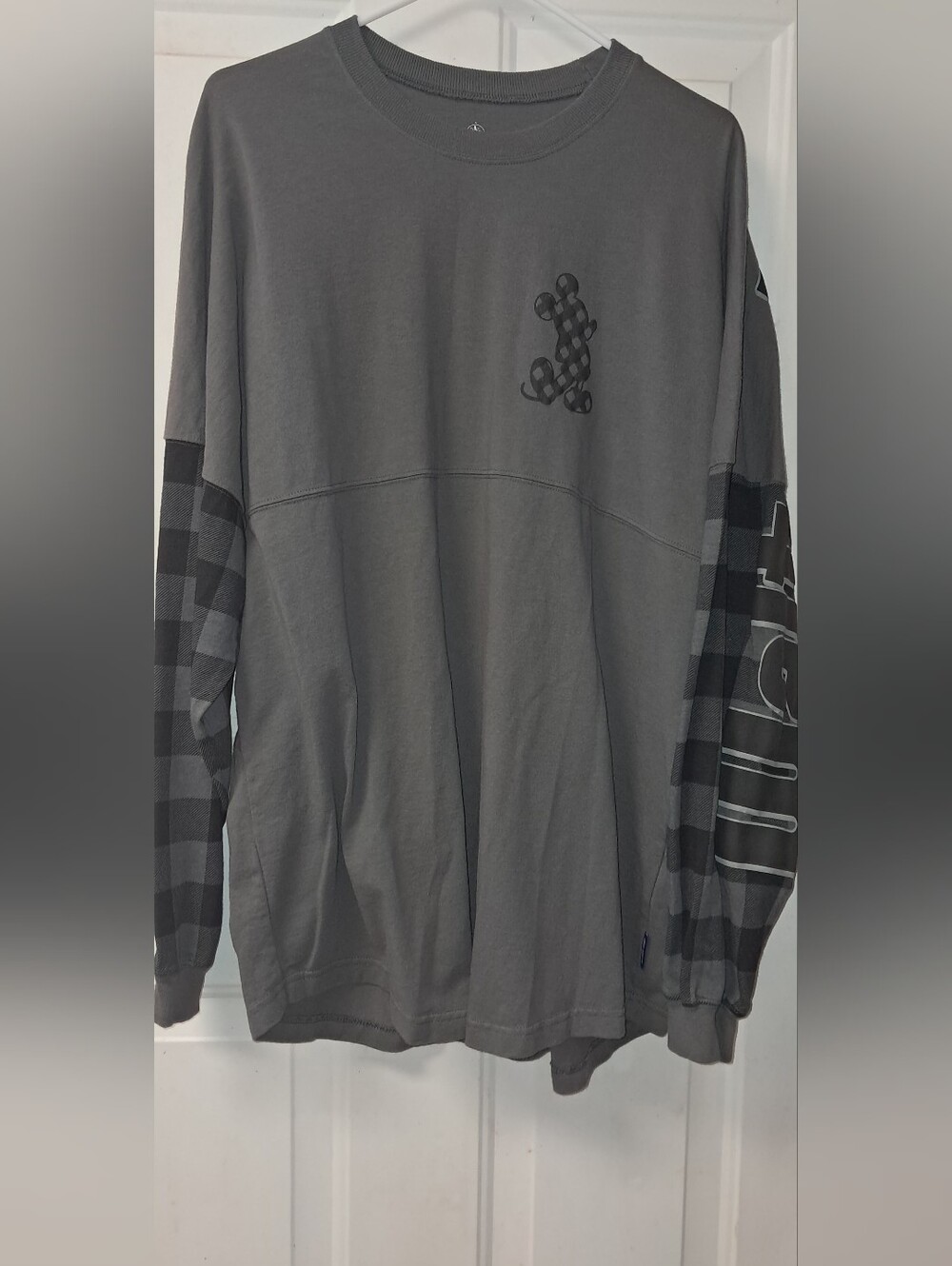 Disneyland Resorts Mickey Spirit Jersey Womans XL Pullover Sweatshirt. Plaid